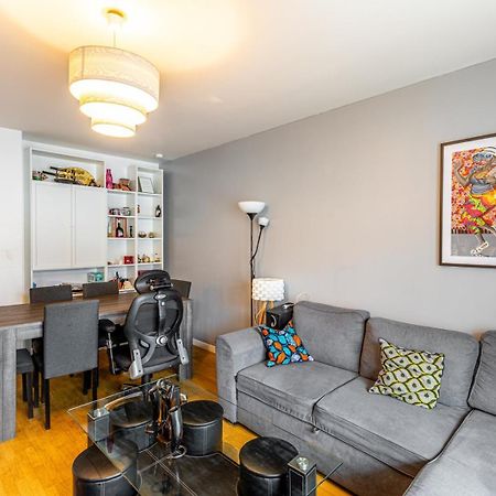 Guestready - Red Letters In Montrouge Apartment Bagian luar foto