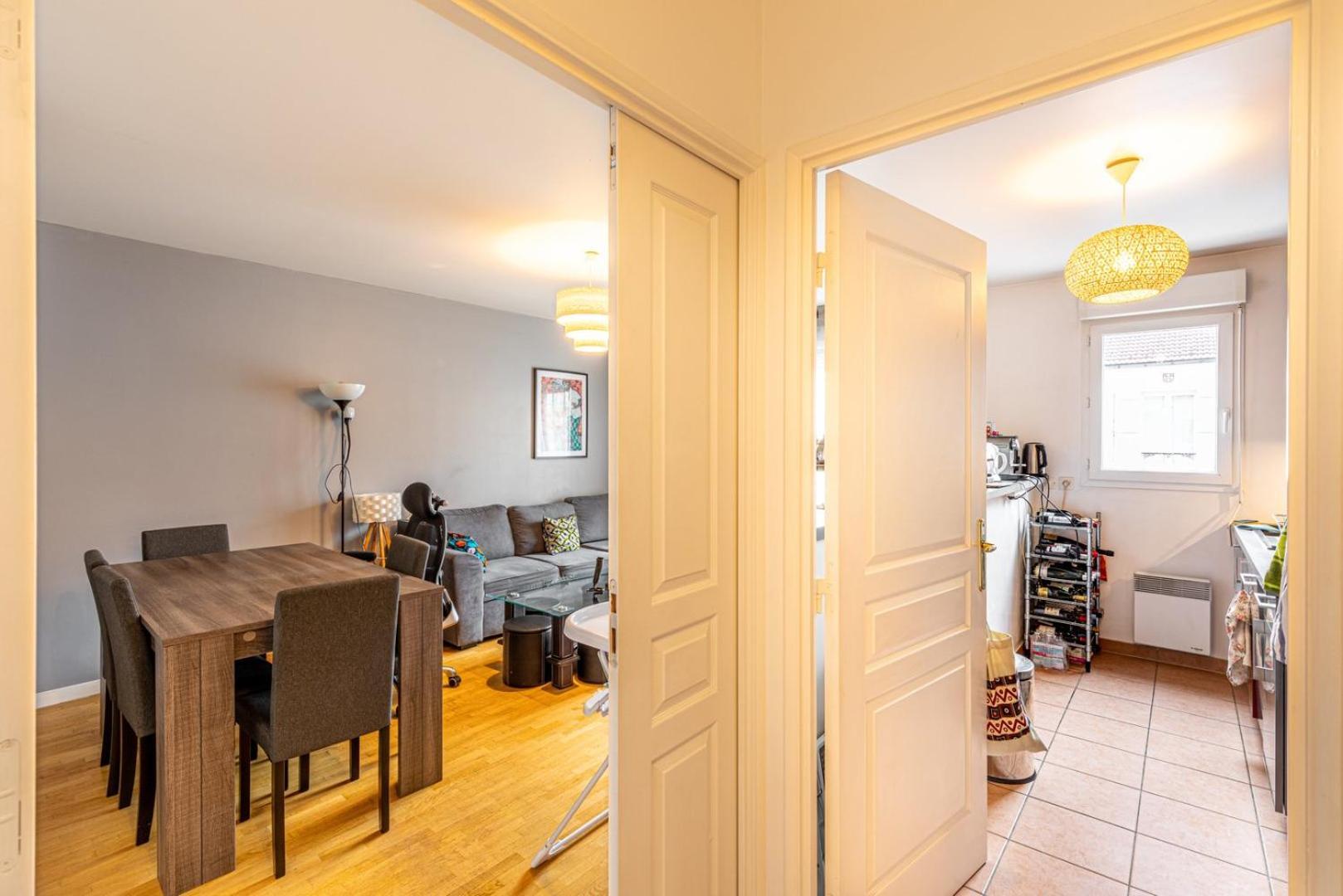 Guestready - Red Letters In Montrouge Apartment Bagian luar foto