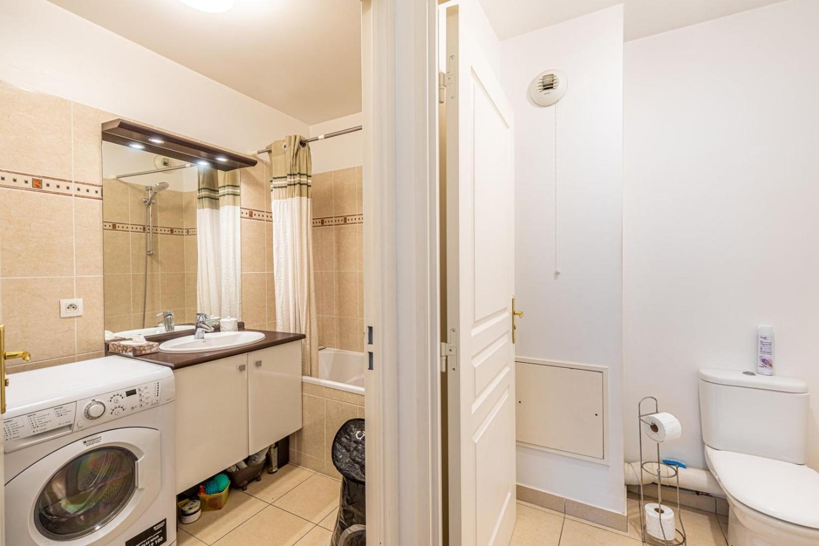 Guestready - Red Letters In Montrouge Apartment Bagian luar foto