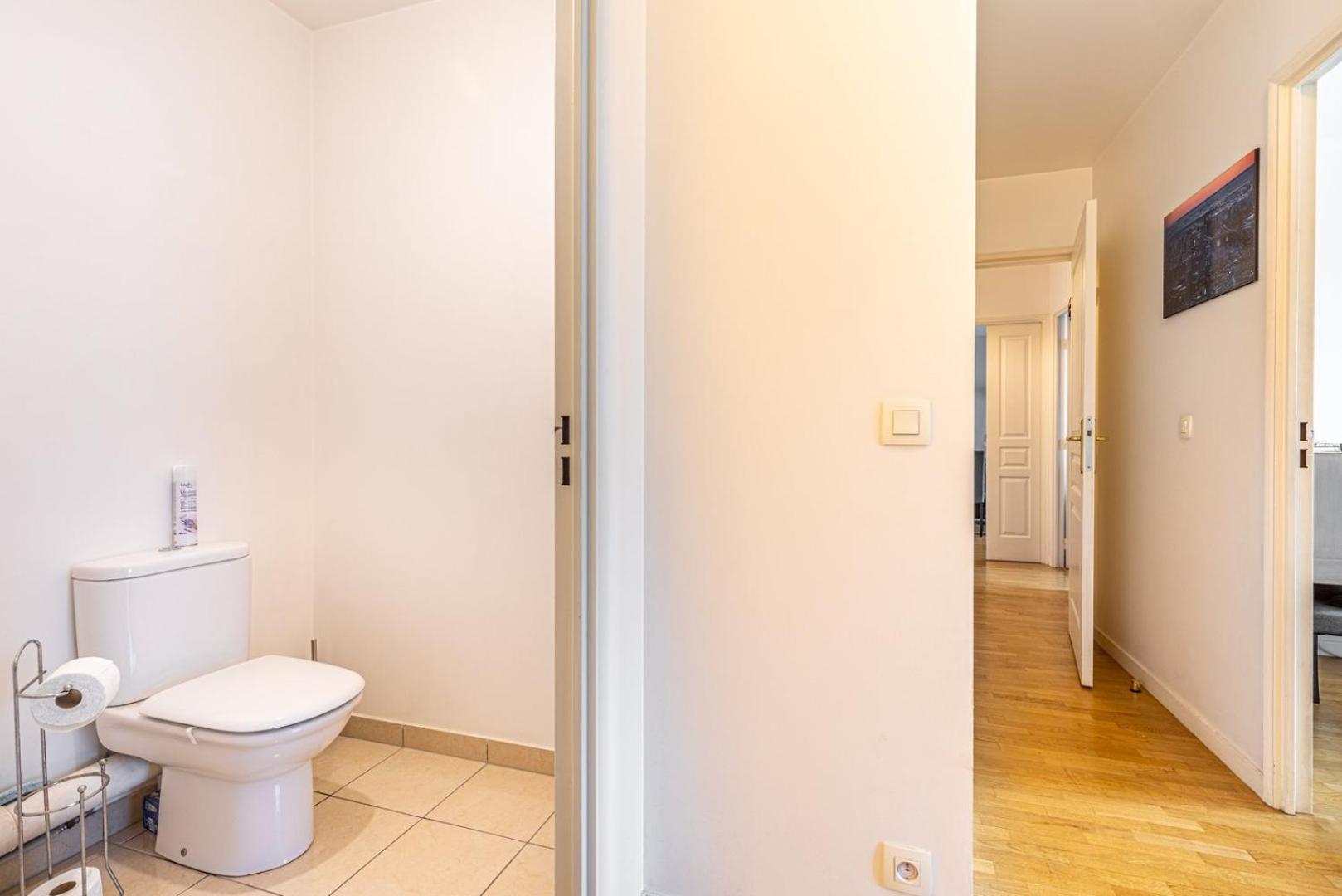 Guestready - Red Letters In Montrouge Apartment Bagian luar foto