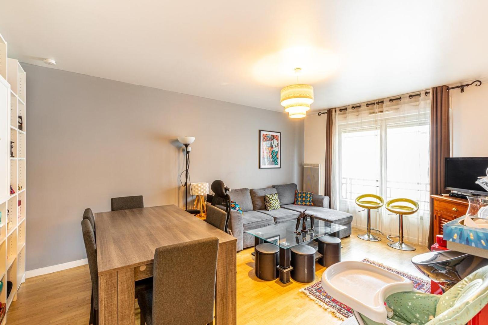 Guestready - Red Letters In Montrouge Apartment Bagian luar foto